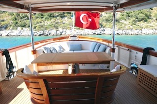 LARIMAR -  Aft Deck
